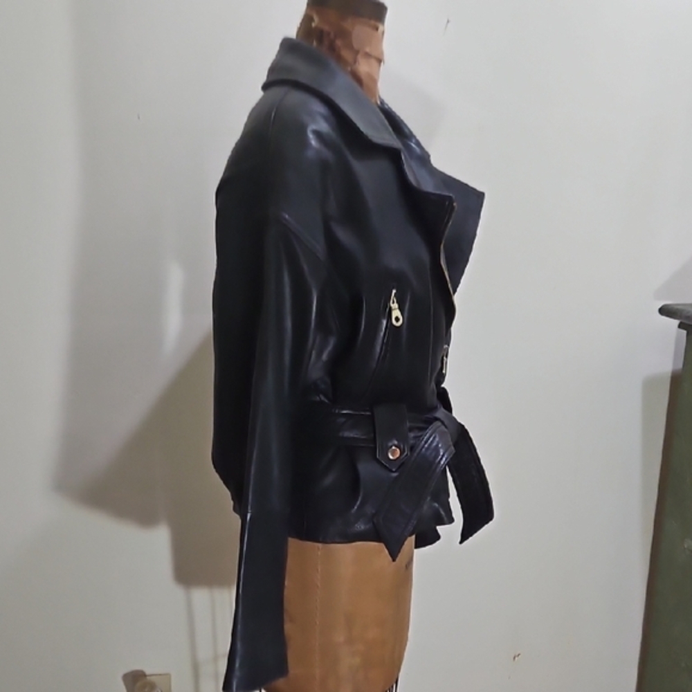 Black Leather Biker Belted Jacket with Fitted Silhouette and Diagonal Zipper - Picture 9 of 15